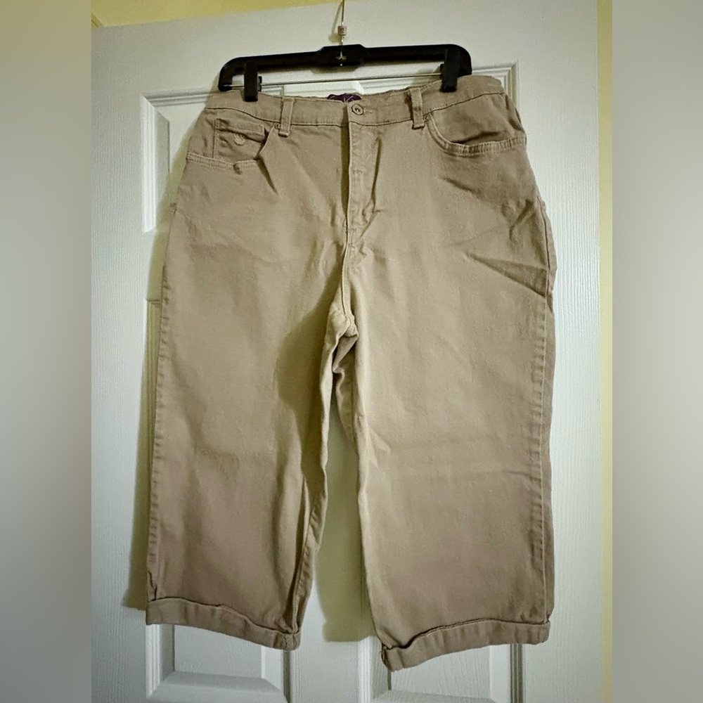Gloria Vanderbilt Straight Leg Amanda Capri Pants Tan Khaki Sz 14,